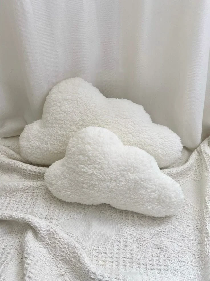 15 Decor Ideas for the Vanilla Girl Aesthetic Trend 15 decor ideas showcasing the vanilla girl aesthetic in a stylish room setup.