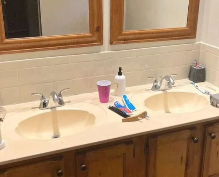 DIY Bathroom Makeover on the Cheap: Budget-Friendly Ideas Before and after images of a DIY bathroom makeover on a budget